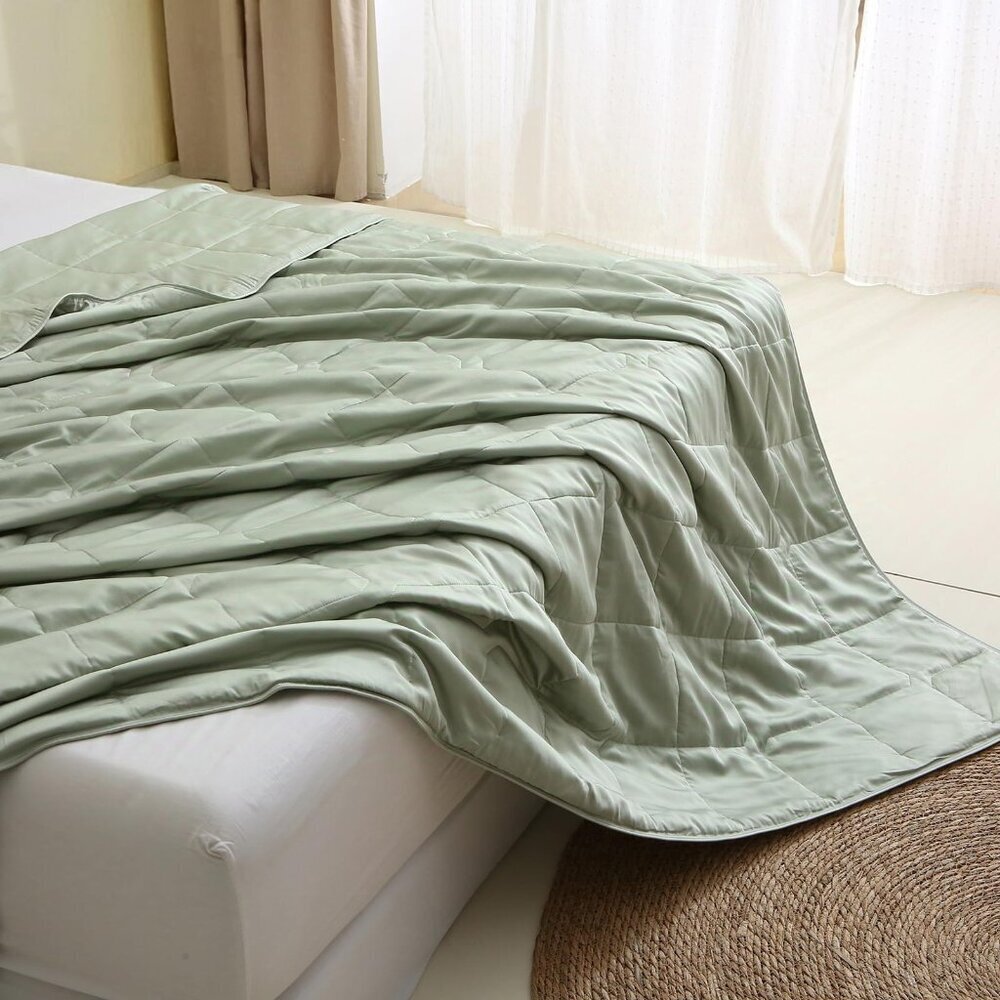 Lightweight Bamboo Quilt Blanket Twin Size Summer Cooling Breathable